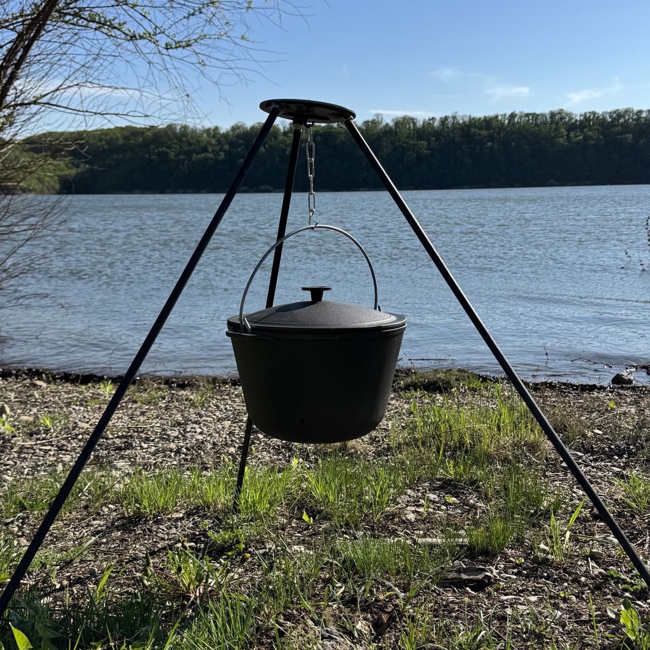 Казан чавунний туристичний на 10л з кришкою та дужкою Брізол з триногою